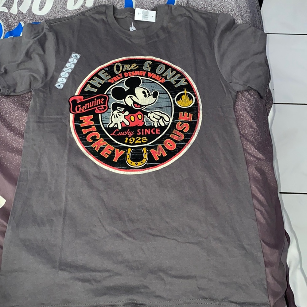Men’s Disney shirt- Small